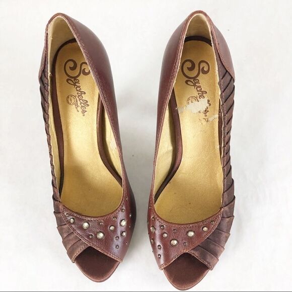 Seychelles Satin/Leather Embellished Peep Toe Heel - Picture 2 of 8